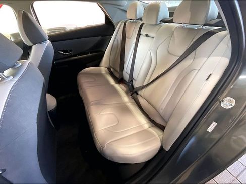 Used 2025 Hyundai Elantra Limited image 15