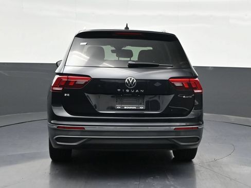 Used 2022 Volkswagen Tiguan SE w/ Panoramic Sunroof Package AWD/4WD image 4