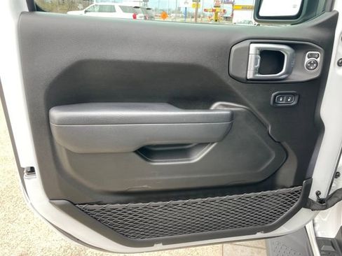 Used 2024 Jeep Gladiator Sport image 9