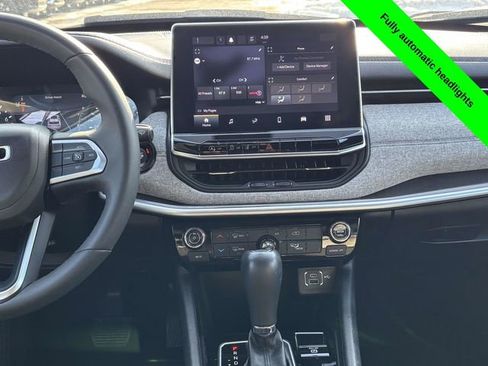 Used 2023 Jeep Compass Latitude image 27