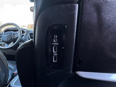 Used 2019 Chrysler Pacifica Limited w/ Advanced Safetytec Group FWD image 24