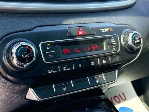 Used 2019 Kia Sorento SX image 16