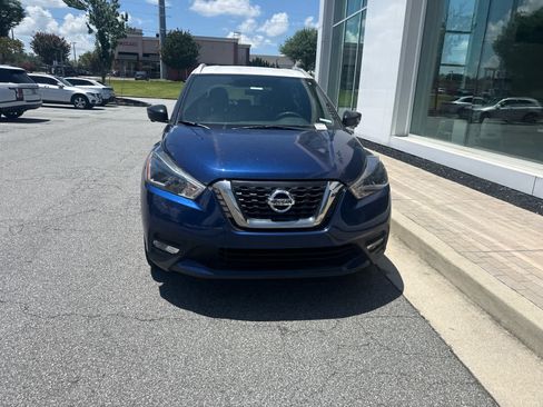 Used 2018 Nissan Kicks SR FWD image 3
