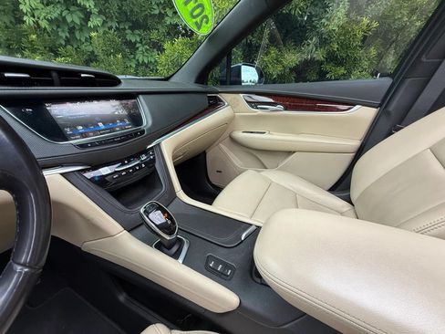 Used 2018 Cadillac XT5 Premium Luxury AWD/4WD image 33