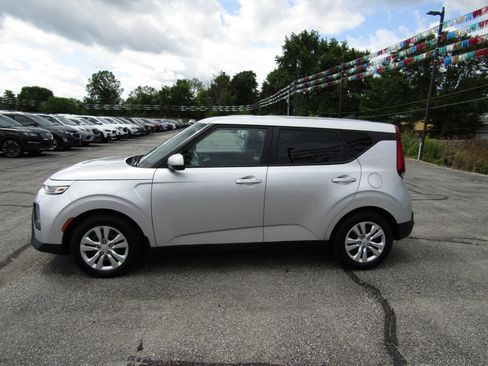 Used 2021 Kia Soul LX image 4