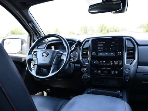 Used 2021 Nissan Titan PRO-4X w/ Pro-4x Convenience Package AWD/4WD image 21