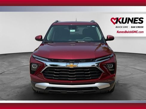 Used 2025 Chevrolet TrailBlazer LT FWD image 3
