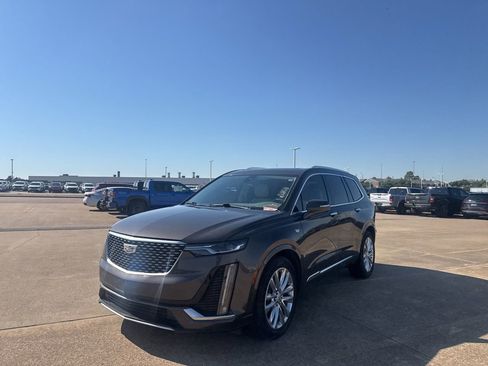 Used 2020 Cadillac XT6 Premium Luxury FWD image 7