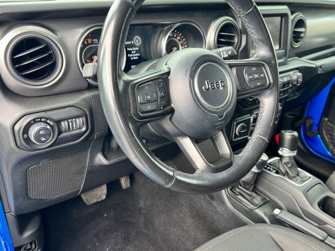 Used 2021 Jeep Gladiator Willys image 23