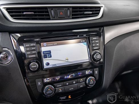 Used 2016 Nissan Rogue SV w/ SV Premium Package AWD/4WD image 28