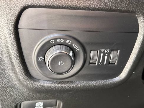 Used 2023 Jeep Grand Cherokee Limited w/ Black Appearance Package AWD/4WD image 25