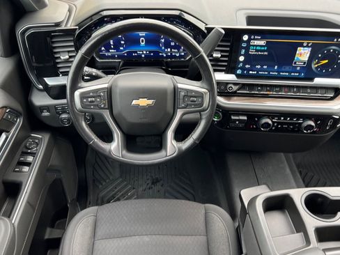 Used 2022 Chevrolet Silverado 1500 LT w/ Z71 Off-Road Package image 11