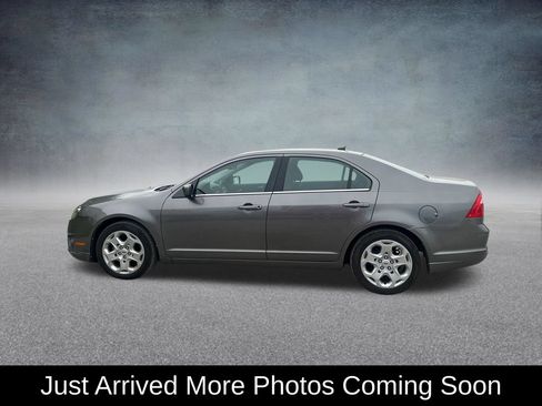 Used 2010 Ford Fusion SE FWD image 2