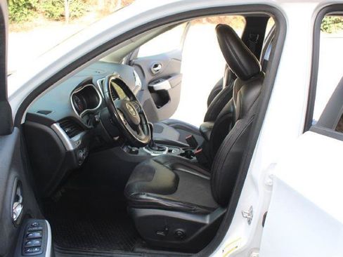Used 2018 Jeep Cherokee Trailhawk AWD/4WD image 10