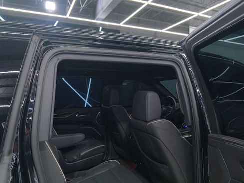 Used 2024 Cadillac Escalade ESV Premium Luxury RWD image 31
