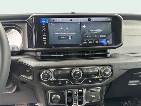 Certified 2024 Jeep Gladiator Sport image 19