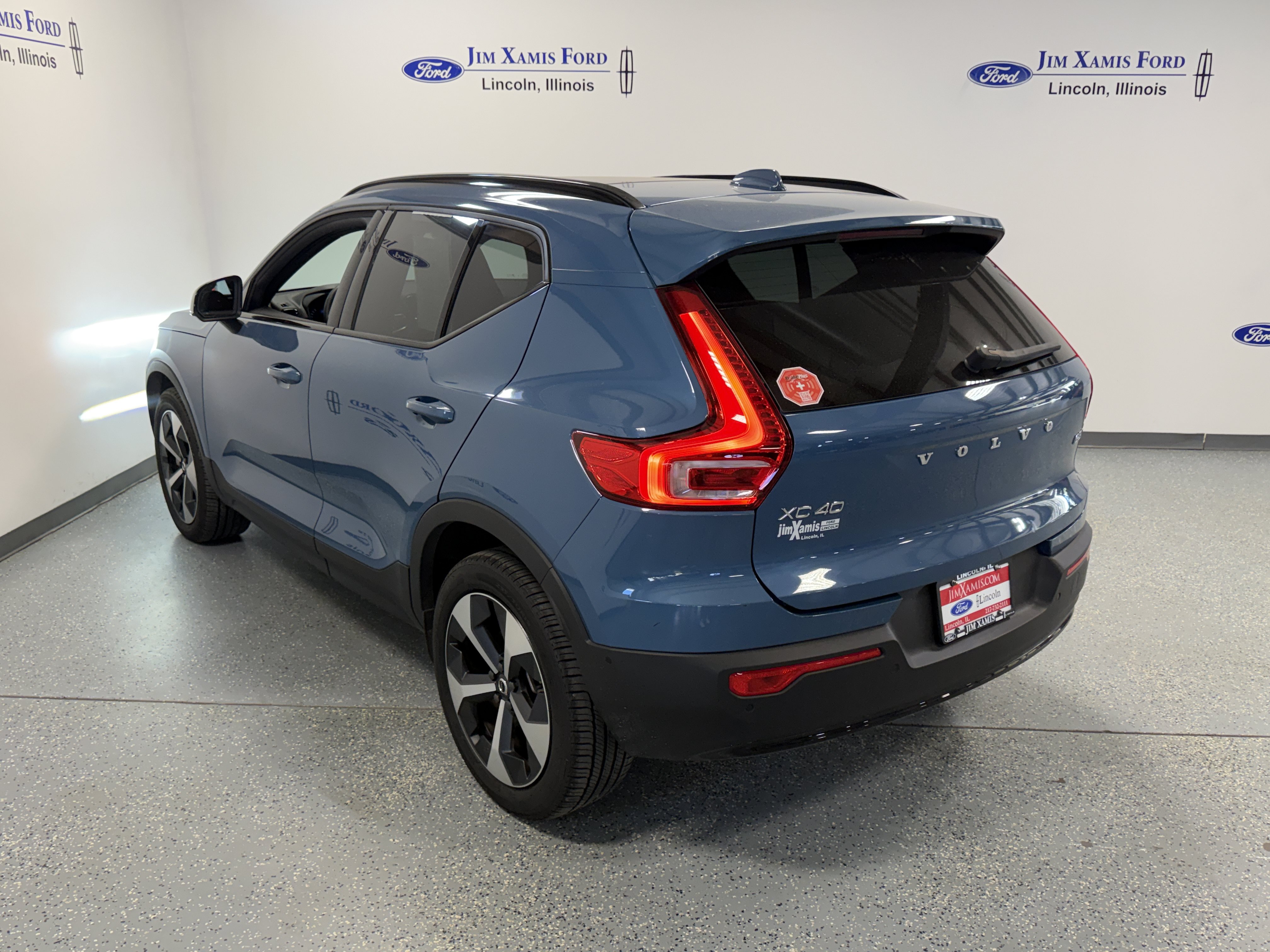 Used 2025 Volvo XC40 B5 Plus AWD/4WD image 31
