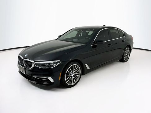 Used 2020 BMW 530i w/ Premium Package RWD image 3