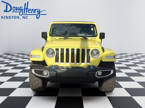 Used 2022 Jeep Wrangler Unlimited Sahara w/ Cold Weather Group AWD/4WD image 8