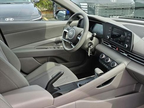 New 2026 Hyundai Elantra SE FWD image 10