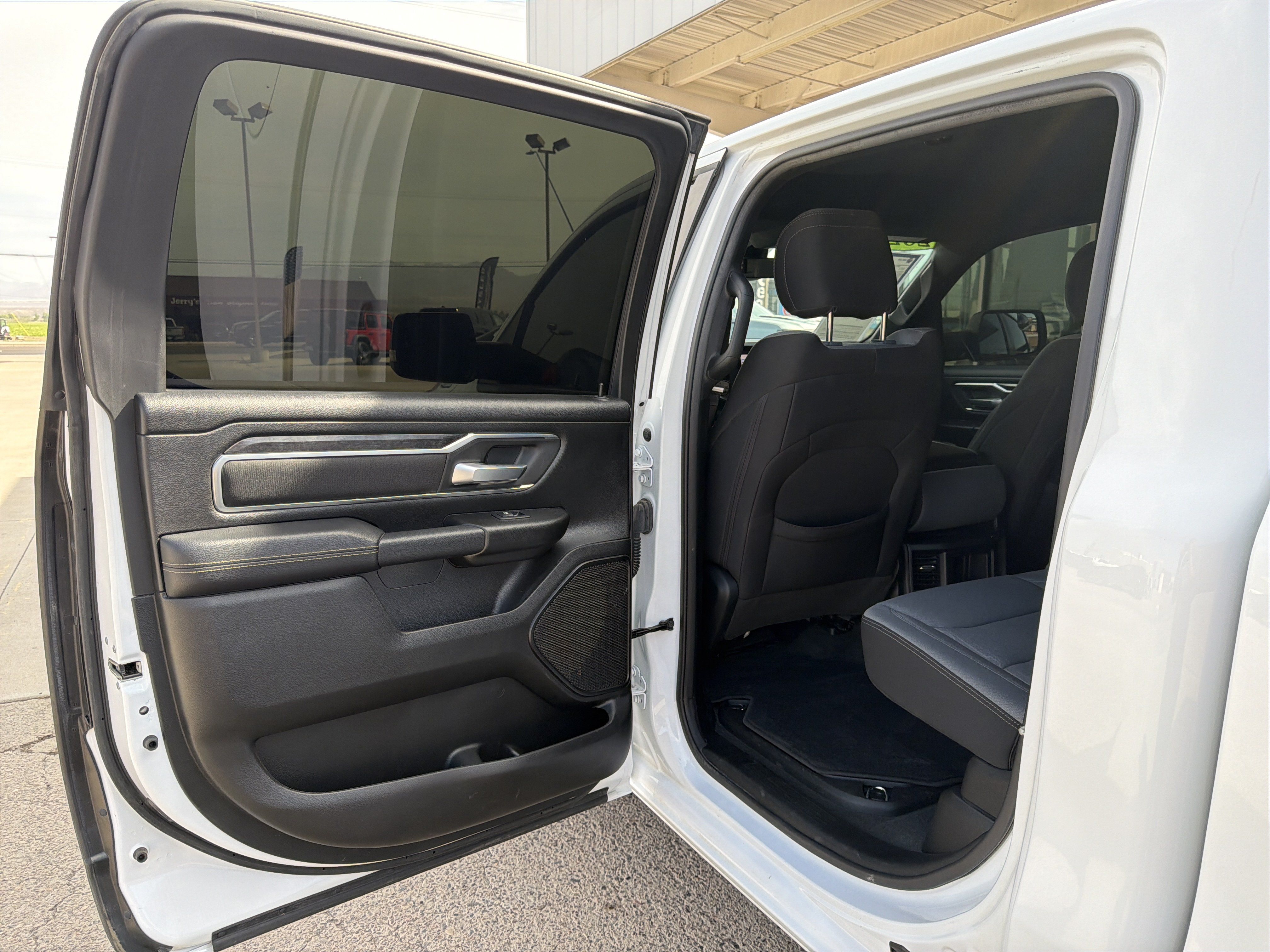 Used 2024 RAM 1500 Big Horn AWD/4WD image 7