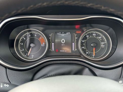 Used 2019 Jeep Cherokee Latitude Plus w/ Comfort/Convenience Group image 25