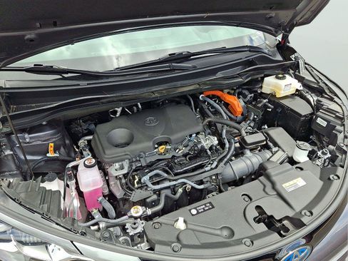 Used 2025 Toyota Sienna Platinum AWD/4WD image 25