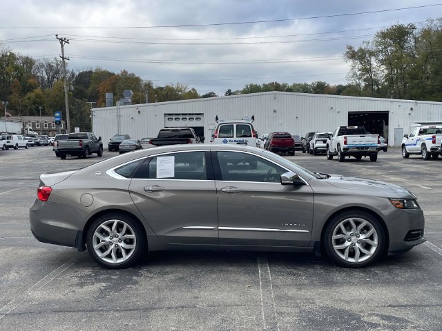 Used 2017 Chevrolet Impala Premier w/ Enhanced Convenience Package FWD image 3