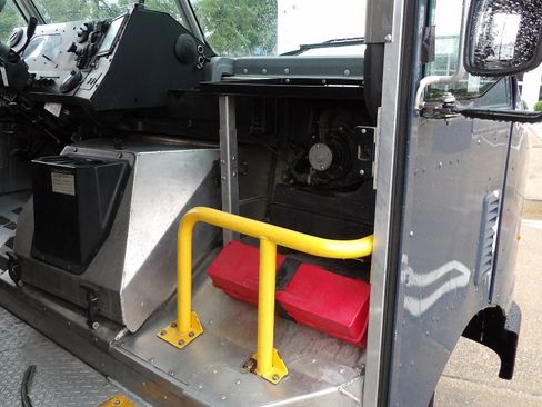 Used 2019 Ford E-450 and Econoline 450 Super Duty RWD image 26