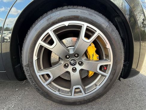 Used 2022 Maserati Levante Modena image 8