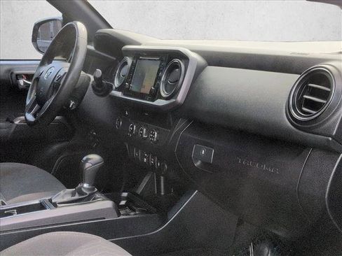 Used 2018 Toyota Tacoma TRD Sport image 21