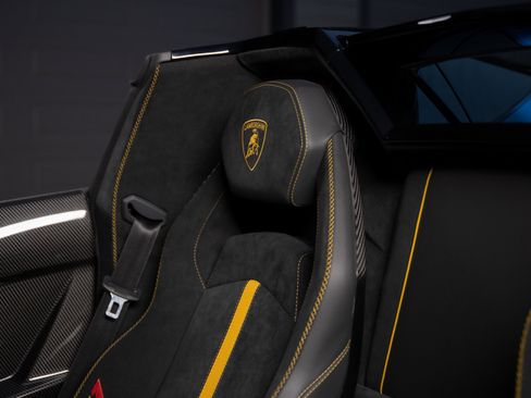 Used 2021 Lamborghini Aventador SVJ AWD/4WD image 35