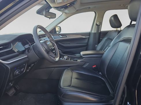 Used 2024 Jeep Grand Cherokee Limited 4xe image 9