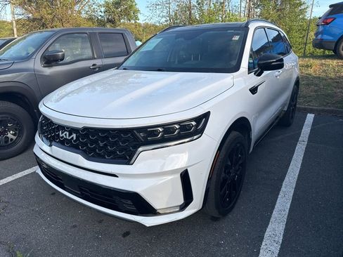 Used 2023 Kia Sorento SX image 2