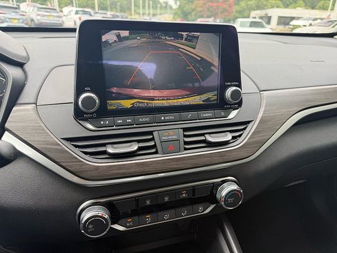 Used 2025 Nissan Altima 2.5 SV FWD image 23