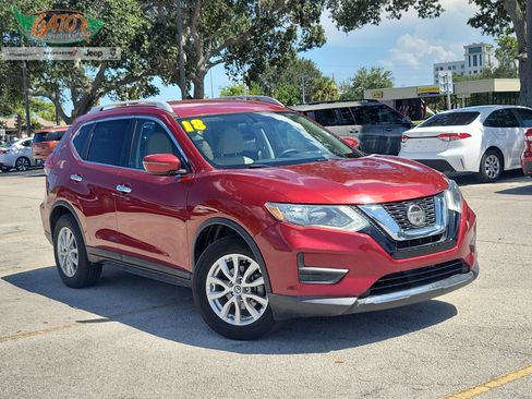 Used 2018 Nissan Rogue SV FWD image 1