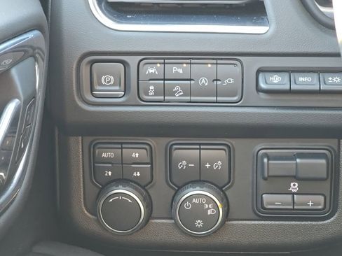 Used 2021 Chevrolet Tahoe Premier w/ Premium Package image 32