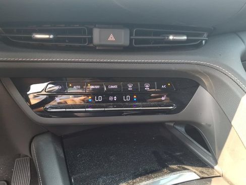 Used 2023 Buick Envision Essence AWD/4WD image 18