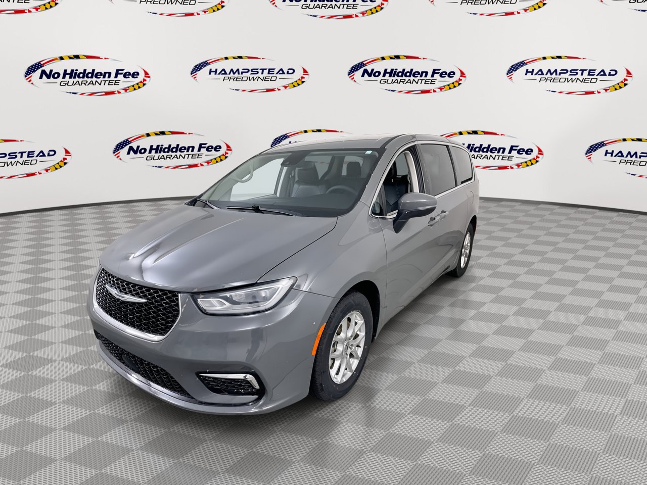 Used 2023 Chrysler Pacifica Touring-L FWD image 5