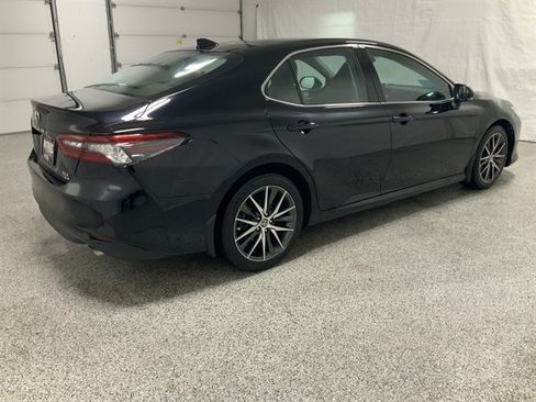 Used 2021 Toyota Camry XLE w/ Navigation Package AWD/4WD image 5