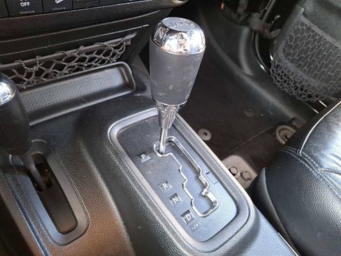 Used 2017 Jeep Wrangler Unlimited Sahara image 11