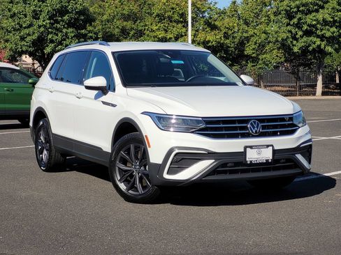 Used 2024 Volkswagen Tiguan SE AWD/4WD image 2