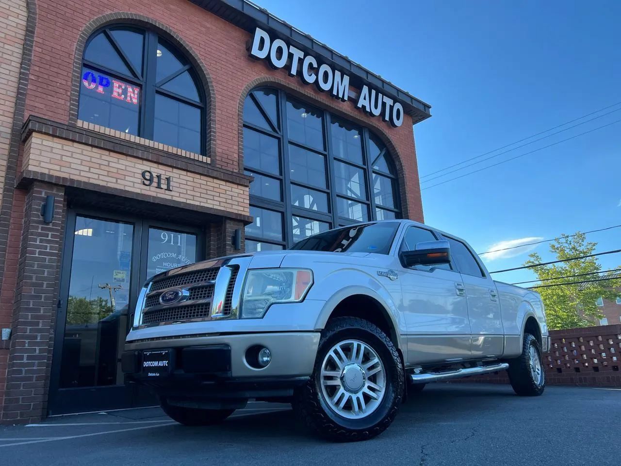 Used 2010 Ford F150 Lariat AWD/4WD image 3