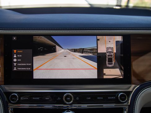 Used 2024 Bentley Flying Spur Azure AWD/4WD image 17
