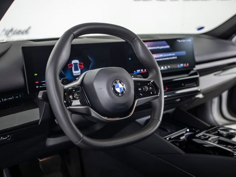Used 2024 BMW 530i w/ Premium Package RWD image 21