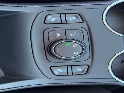 Used 2024 GMC Terrain SLT image 30