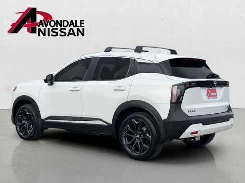 Certified 2025 Nissan Kicks SR FWD image 4