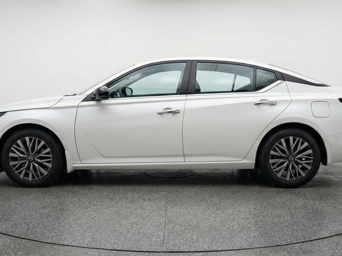 Used 2025 Nissan Altima 2.5 SV image 5