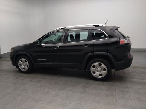 Used 2019 Jeep Cherokee Latitude w/ Cold Weather Group FWD image 3