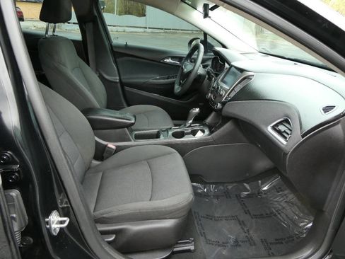 Used 2017 Chevrolet Cruze LT w/ Sun And Sound Package image 18